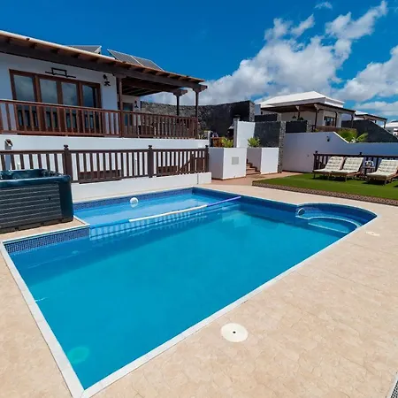 Beautiful Luxury 4-Bed Villa In Playa Blanca Playa Blanca (Lanzarote)
