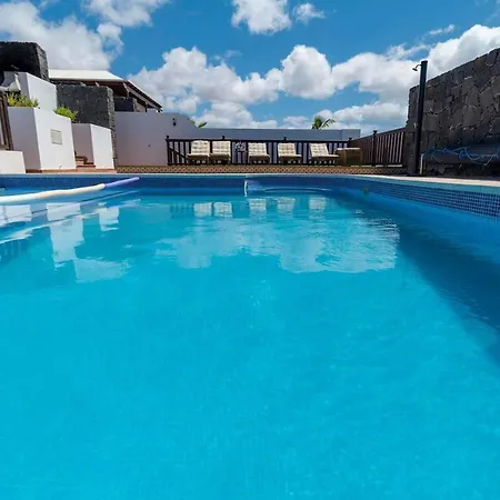 Beautiful Luxury 4-Bed Villa In Playa Blanca * Playa Blanca (Lanzarote)