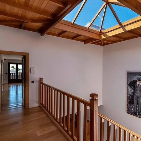 Beautiful Luxury 4-Bed Villa In Playa Blanca Vila