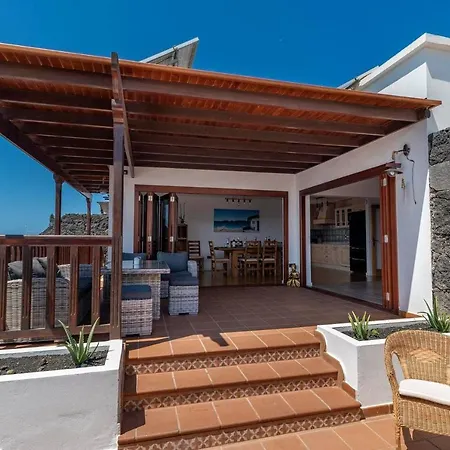 Beautiful Luxury 4-Bed Villa In Playa Blanca * Playa Blanca (Lanzarote)