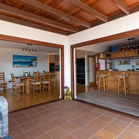 Beautiful Luxury 4-Bed Villa In Playa Blanca