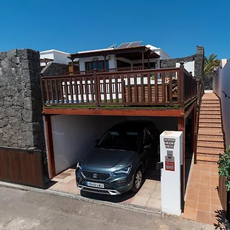 Beautiful Luxury 4-Bed Villa In Playa Blanca *