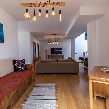 Beautiful Luxury 4-Bed Villa In Playa Blanca *